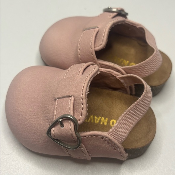 NWOT Old Navy Blush Pink Baby Shoes - Picture 3 of 4